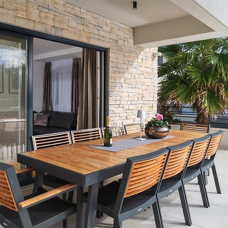 Villa Roca With Heated Pool And Sauna Privlaka  Zewnętrze zdjęcie