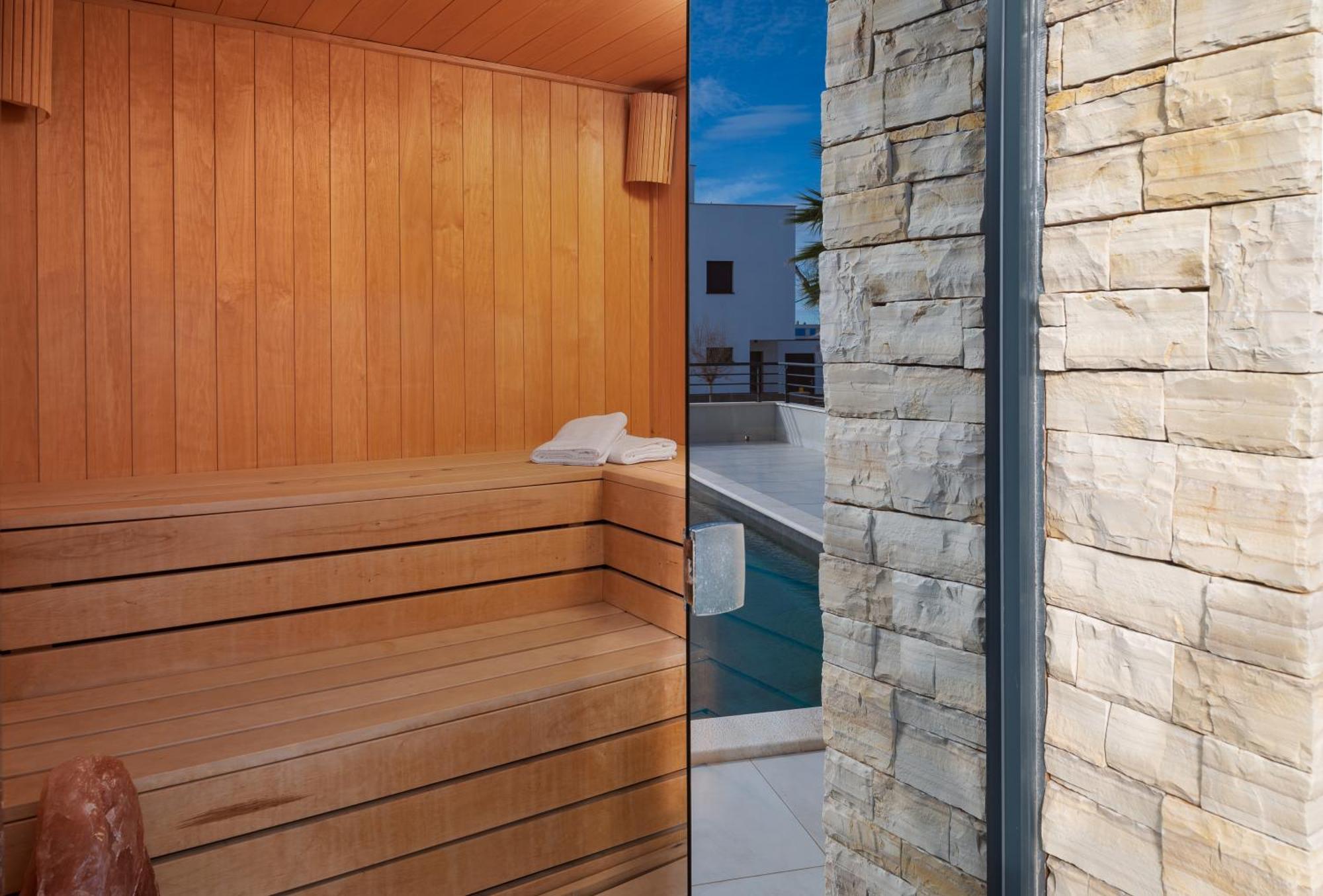 Villa Roca With Heated Pool And Sauna Privlaka  Zewnętrze zdjęcie