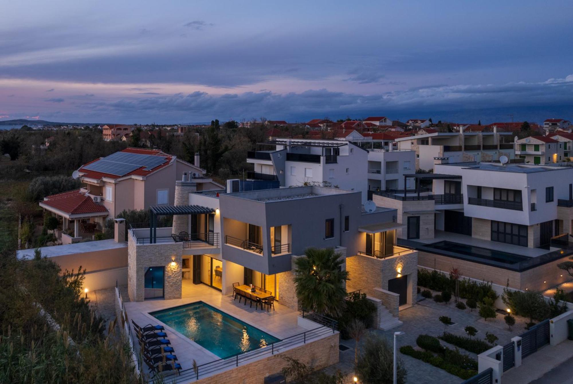 Villa Roca With Heated Pool And Sauna Privlaka  Zewnętrze zdjęcie
